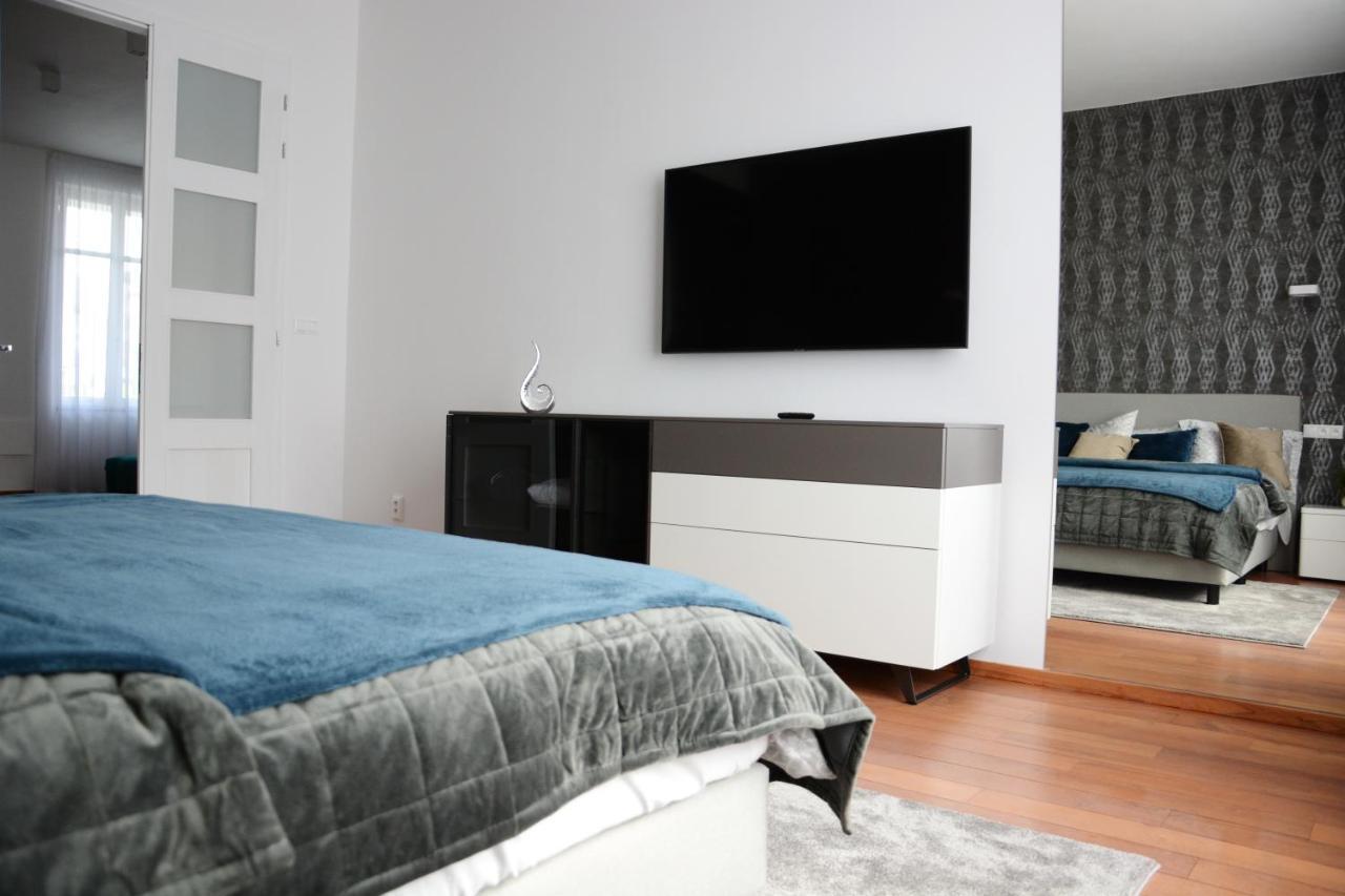 Premium Apartment Near Banska Bystrica Square With Two Big Bedrooms Kültér fotó