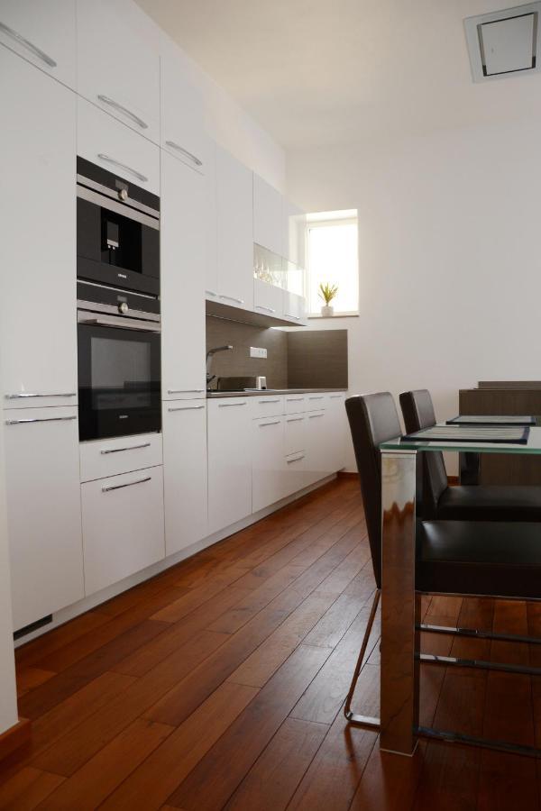 Premium Apartment Near Banska Bystrica Square With Two Big Bedrooms Kültér fotó
